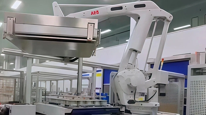 Automatic Robotic Palletizer for Paint Can
